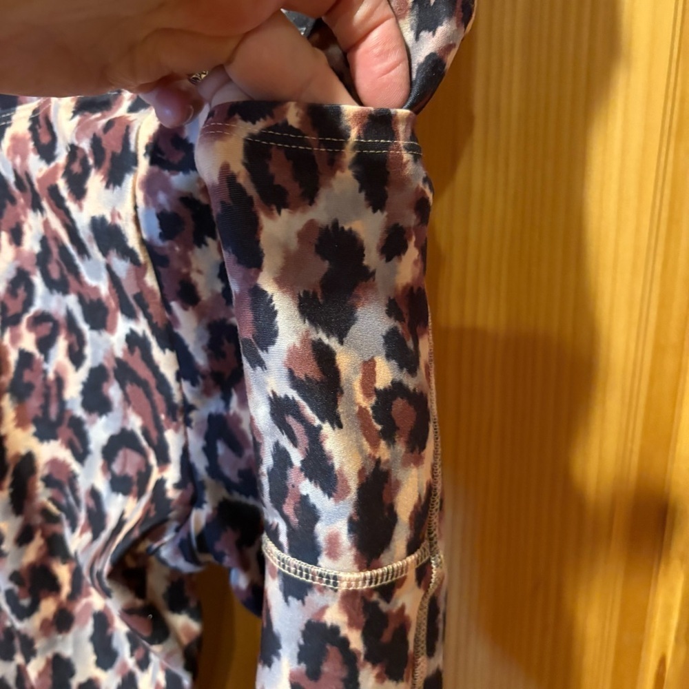 Bally Total Fitness Women's Leopard Print
Yoga Pants with Pockets Size Small - Picture 5 of 11